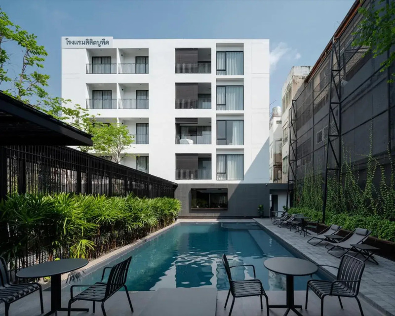 1. Lilit Bang Lumphu Hotel – Bangkok, 2. 4 Monkeys, The Amused Hotel, 3. ริวา เซอร์ยา กรุงเทพ, 4. โรงแรมนูโว ซิตี, 5. เดอะ ระวีกัลยา แบงค็อก​, 6. Peace Land Khaosan hotel, 7. เดอะสามเสนสตรีท, 8. โรงแรมเซ็นทรา บาย เซ็นทารา บางกอก พระนคร, 9. โรงแรมไอยาธร, 10. สยาม ช็องเซลีเซ ยูนีค โฮเต็ล, Top 10+ โรงแรมแถวข้าวสาร มีที่จอดรถ ขับไปไม่เกิน 10 นาที