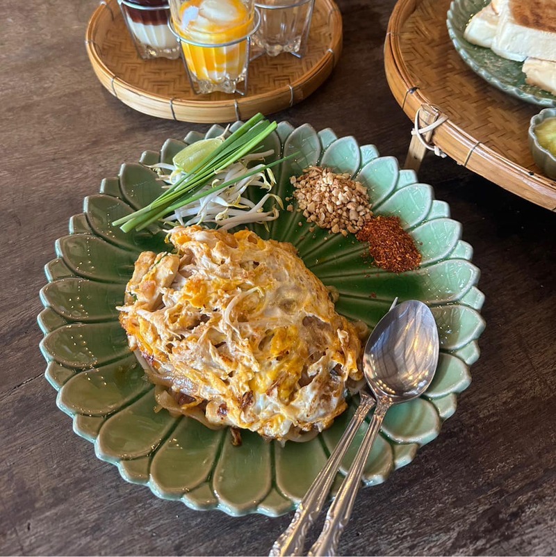 top 6+ ร้านเด็ดย่านคลองบางหลวง บรรยากาศสุดคลาสสิคน่าเช็คอิน, บ้านศิลปิน คลองบางหลวง, ร้านอาหารครัวคุณอ๋อย, บ้านมวยไทย คลองบางหลวง, บ้านเพลินจิตต์ ณ คลองบางหลวง