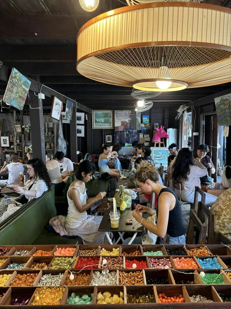 top 6+ ร้านเด็ดย่านคลองบางหลวง บรรยากาศสุดคลาสสิคน่าเช็คอิน, บ้านศิลปิน คลองบางหลวง, ร้านอาหารครัวคุณอ๋อย, บ้านมวยไทย คลองบางหลวง, บ้านเพลินจิตต์ ณ คลองบางหลวง