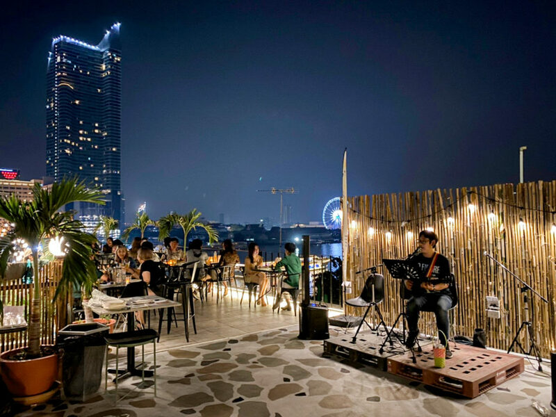 10 ร้านนั่งชิว ในกรุงเทพ ที่ไม่ควรพลาด, 1. ริม รูฟท็อป ไดนิ่ง แอนด์ บาร์, 2. Vela Rooftop, 3. ฟาลาเบลล่า ริเวอร์ ฟร้อนท์ ไอคอนสยาม, 4. 1826 มิกซ์โซโลจี แอนด์ รูฟท็อปบาร์ โรงแรมแรมแบรนดท์, 5. เวอร์ทิโก้ รูฟท็อป โรงแรมบันยันทรี, 6. เรดสกาย รูฟท็อป &amp; บาร์ ชั้น 56, 7. Abandoned Mansion, 8. Co Unlimited Groove at Central World, 9. Dardfaah, 10. S&rsquo;amuser Bangkok Rooftop, Top 10+ ร้านนั่งชิว กรุงเทพ 2024 เน้นบรรยากาศ จิบเครื่องดื่มเพลินๆ