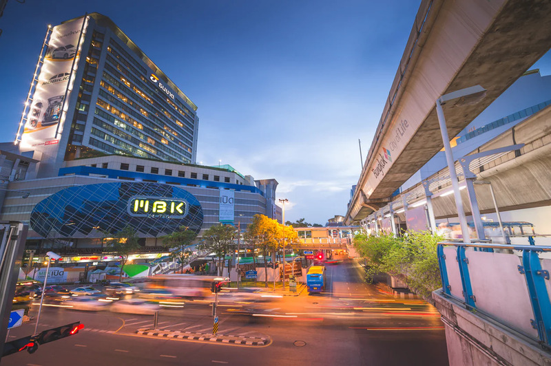 1. Chatrium Grand Bangkok, 2. Siam Kempinski Hotel Bangkok, 3. Anantara Siam Bangkok Hotel, 4. InterContinental, 5. โรงแรมปทุมวันปริ๊นเซส, 6. โรงแรม หรรษา, 7. โรงแรมเรเนซองส์ กรุงเทพฯ ราชประสงค์, 8. โรงแรมวีกรุงเทพ – เอ็มแกลเลอรี่, 9. โรงแรมแกรนด์ ไฮแอท เอราวัณ กรุงเทพฯ, 10. Grande Centre Point Ratchadamri, 11. โรงแรมเซ็นทาราแกรนด์ แอท เซ็นทรัลเวิลด์, 12. โรงแรมหัวช้าง เฮอริเทจ, Top 12+ โรงแรม 5 ดาว แถวสยาม ที่น่าพักผ่อนมากที่สุด!