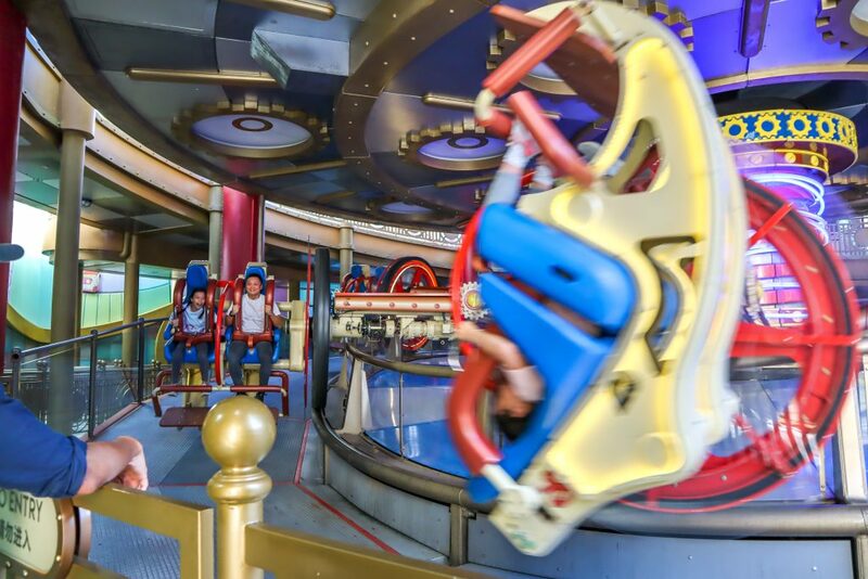 alpha fighter pilots, andromeda base, blue sky carousel, central park, classic burgers, eagle mountain, epic, esd global defender, exo grab &039;n&039; go, freedom shop, genting highland, genting skyworlds, genting skyworlds theme park, han&039;s cha chaan teng, ice age, lake of dreams, legends cafe, liberty lane, mad ramp peak, popcornlicious, rio carnaval chaos, robots rivet town, samba gliders, santa teresa trolley treats, sergeant sully&039;s juice boosters, studio emporium, studio plaza, sweet delight, terraform tower challenge, คลาสสิคเบอร์เกอร์, รถไฟเหาะ, สวนสนุกบนเขา, สวนสนุกมาเลเซีย, สวนสนุกเปิดใหม่มาเลเซีย, อุปกรณ์ไบค์เกอร์, เที่ยวมาเลเซีย, ผจญภัย 10 โซนสวนสนุกเปิดใหม่ในมาเลเซีย genting skyworlds จัดเต็มทุกเครื่องเล่น