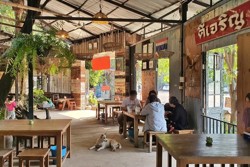 alpacahill, coro field, secret space, ตลาดน้ำดำเนินสะดวก, ถ้ำเขาบิน, ที่เที่ยว, ที่เที่ยวราชบุรี, ที่เที่ยวราชบุรี 2024, ที่เที่ยวราชบุรี 2567, ราชบุรี, วัดพระคริสตหฤทัย, วัดหนองหอย, วัดเพลง, วินเทจฟาร์ม, สถานที่ท่องเที่ยว, อัลปาก้าฮิลล์, อุทยานหินเขางู, เดอะซีนเนอรี่, เถ้าฮงไถ่, เที่ยวจังหวัดราชบุรี, เที่ยวราชบุรี, เที่ยวราชบุรี 2024, เที่ยวราชบุรี 2567, เที่ยวแม่น้ำแม่กลอง, เที่ยวใกล้กรุงเทพ, แก่งส้มแมว, โคโร่ ฟิลด์, top 30+ ที่เที่ยวราชบุรี [กรกฎาคม2024] เมืองน่าเที่ยว มนต์เสน่ห์แห่งลุ่มแม่น้ำแม่กลอง