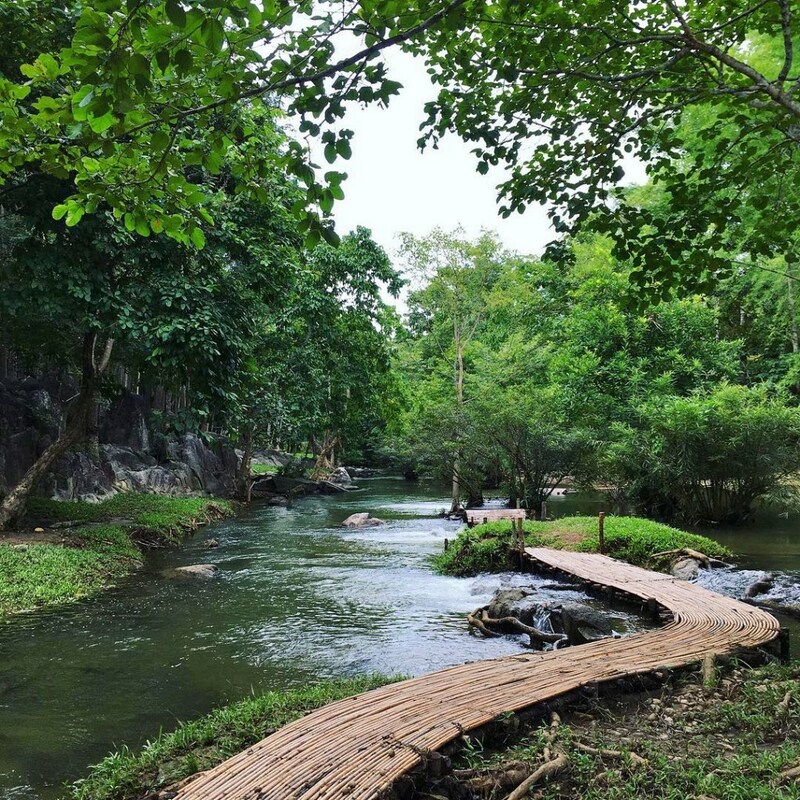 alpacahill, coro field, secret space, ตลาดน้ำดำเนินสะดวก, ถ้ำเขาบิน, ที่เที่ยว, ที่เที่ยวราชบุรี, ที่เที่ยวราชบุรี 2024, ที่เที่ยวราชบุรี 2567, ราชบุรี, วัดพระคริสตหฤทัย, วัดหนองหอย, วัดเพลง, วินเทจฟาร์ม, สถานที่ท่องเที่ยว, อัลปาก้าฮิลล์, อุทยานหินเขางู, เดอะซีนเนอรี่, เถ้าฮงไถ่, เที่ยวจังหวัดราชบุรี, เที่ยวราชบุรี, เที่ยวราชบุรี 2024, เที่ยวราชบุรี 2567, เที่ยวแม่น้ำแม่กลอง, เที่ยวใกล้กรุงเทพ, แก่งส้มแมว, โคโร่ ฟิลด์, top 30+ ที่เที่ยวราชบุรี [กรกฎาคม2024] เมืองน่าเที่ยว มนต์เสน่ห์แห่งลุ่มแม่น้ำแม่กลอง