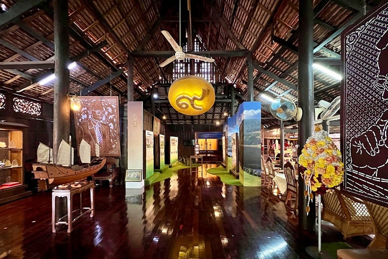 alpacahill, coro field, secret space, ตลาดน้ำดำเนินสะดวก, ถ้ำเขาบิน, ที่เที่ยว, ที่เที่ยวราชบุรี, ที่เที่ยวราชบุรี 2024, ที่เที่ยวราชบุรี 2567, ราชบุรี, วัดพระคริสตหฤทัย, วัดหนองหอย, วัดเพลง, วินเทจฟาร์ม, สถานที่ท่องเที่ยว, อัลปาก้าฮิลล์, อุทยานหินเขางู, เดอะซีนเนอรี่, เถ้าฮงไถ่, เที่ยวจังหวัดราชบุรี, เที่ยวราชบุรี, เที่ยวราชบุรี 2024, เที่ยวราชบุรี 2567, เที่ยวแม่น้ำแม่กลอง, เที่ยวใกล้กรุงเทพ, แก่งส้มแมว, โคโร่ ฟิลด์, top 30+ ที่เที่ยวราชบุรี [กรกฎาคม2024] เมืองน่าเที่ยว มนต์เสน่ห์แห่งลุ่มแม่น้ำแม่กลอง