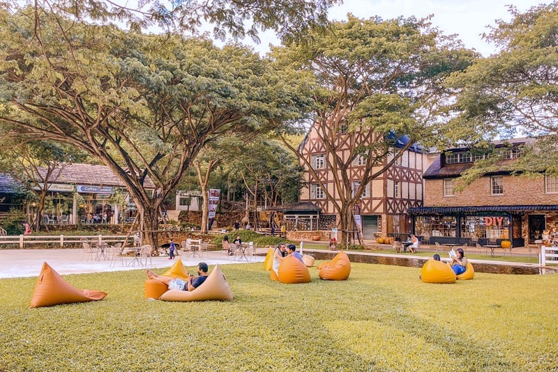 alpacahill, coro field, secret space, ตลาดน้ำดำเนินสะดวก, ถ้ำเขาบิน, ที่เที่ยว, ที่เที่ยวราชบุรี, ที่เที่ยวราชบุรี 2024, ที่เที่ยวราชบุรี 2567, ราชบุรี, วัดพระคริสตหฤทัย, วัดหนองหอย, วัดเพลง, วินเทจฟาร์ม, สถานที่ท่องเที่ยว, อัลปาก้าฮิลล์, อุทยานหินเขางู, เดอะซีนเนอรี่, เถ้าฮงไถ่, เที่ยวจังหวัดราชบุรี, เที่ยวราชบุรี, เที่ยวราชบุรี 2024, เที่ยวราชบุรี 2567, เที่ยวแม่น้ำแม่กลอง, เที่ยวใกล้กรุงเทพ, แก่งส้มแมว, โคโร่ ฟิลด์, top 30+ ที่เที่ยวราชบุรี [กรกฎาคม2024] เมืองน่าเที่ยว มนต์เสน่ห์แห่งลุ่มแม่น้ำแม่กลอง