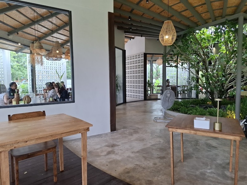 bake and more, bellinee’s rayong, guer cafe, happy camper rayong, happy camper คาเฟ่, mama don’t like espresso bar & bake lab, mhuan fun cafe & art, misahouse, phala craft coffee roasters, seaseoul cafe, she sails cafe & beach club, she sails rayong, the creeper house, triple o coffee, u cup coffee, คาเฟ่ระยอง, คาเฟ่ระยอง 2024, คาเฟ่ระยอง 2567, คาเฟ่ริมทะเล ระยอง, คาเฟ่เปิดใหม่ ระยอง, คาเฟ่ใกลฉัน, ซีโซล คาเฟ่, ปาฎี, มาม่า ดอนท์ ไลท์ คาเฟ่, มิสะเฮ้าท์, ระยอง 2024, ระยอง 2567, ระยอง คาเฟ่, ร้านปาฎี, ร้านเกื้อ, สวนก๋ง, เที่ยวระยอง, เบค แอนด์ มอร์ คาเฟ่, เบลลินี่ ระยอง, เหมือนฝัน คาเฟ่, top 15+ คาเฟ่ระยอง [กรกฎาคม 2024] นั่งจิบชากาแฟ ทานเบเกอรี่ ดื่มด่ำธรรมชาติ รับลมริมทะเล