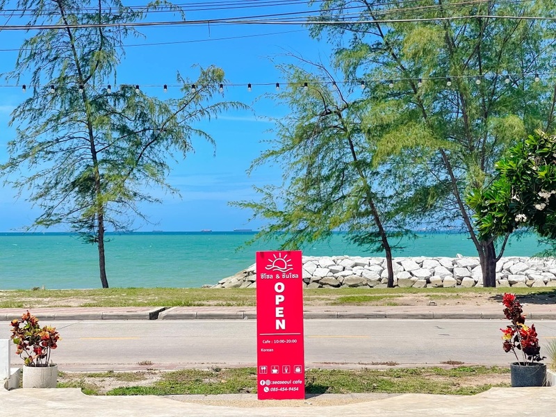 bake and more, bellinee’s rayong, guer cafe, happy camper rayong, happy camper คาเฟ่, mama don’t like espresso bar & bake lab, mhuan fun cafe & art, misahouse, phala craft coffee roasters, seaseoul cafe, she sails cafe & beach club, she sails rayong, the creeper house, triple o coffee, u cup coffee, คาเฟ่ระยอง, คาเฟ่ระยอง 2024, คาเฟ่ระยอง 2567, คาเฟ่ริมทะเล ระยอง, คาเฟ่เปิดใหม่ ระยอง, คาเฟ่ใกลฉัน, ซีโซล คาเฟ่, ปาฎี, มาม่า ดอนท์ ไลท์ คาเฟ่, มิสะเฮ้าท์, ระยอง 2024, ระยอง 2567, ระยอง คาเฟ่, ร้านปาฎี, ร้านเกื้อ, สวนก๋ง, เที่ยวระยอง, เบค แอนด์ มอร์ คาเฟ่, เบลลินี่ ระยอง, เหมือนฝัน คาเฟ่, top 15+ คาเฟ่ระยอง [กรกฎาคม 2024] นั่งจิบชากาแฟ ทานเบเกอรี่ ดื่มด่ำธรรมชาติ รับลมริมทะเล