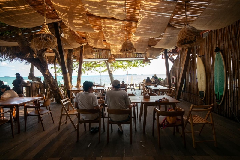 bake and more, bellinee’s rayong, guer cafe, happy camper rayong, happy camper คาเฟ่, mama don’t like espresso bar & bake lab, mhuan fun cafe & art, misahouse, phala craft coffee roasters, seaseoul cafe, she sails cafe & beach club, she sails rayong, the creeper house, triple o coffee, u cup coffee, คาเฟ่ระยอง, คาเฟ่ระยอง 2024, คาเฟ่ระยอง 2567, คาเฟ่ริมทะเล ระยอง, คาเฟ่เปิดใหม่ ระยอง, คาเฟ่ใกลฉัน, ซีโซล คาเฟ่, ปาฎี, มาม่า ดอนท์ ไลท์ คาเฟ่, มิสะเฮ้าท์, ระยอง 2024, ระยอง 2567, ระยอง คาเฟ่, ร้านปาฎี, ร้านเกื้อ, สวนก๋ง, เที่ยวระยอง, เบค แอนด์ มอร์ คาเฟ่, เบลลินี่ ระยอง, เหมือนฝัน คาเฟ่, top 15+ คาเฟ่ระยอง [กรกฎาคม 2024] นั่งจิบชากาแฟ ทานเบเกอรี่ ดื่มด่ำธรรมชาติ รับลมริมทะเล