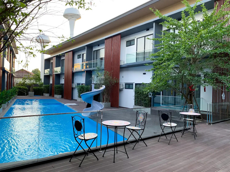 1. The RiverKwaiBridge Resort, 2. Good Times Resort, 3. ยูอินจันทรี กาญจนบุรี, 4. เฟลิกซ์ ริเวอร์แคว รีสอร์ท กาญจนบุรี, 5. ริเวอร์เเคว รีโซเทล รีสอร์ท กาญจนบุรี, 6. ไมด้า รีสอร์ท กาญจนบุรี, 7. เทวมันตร์ทรารีสอร์ต, 8. โฮมพุเตย รีสอร์ท ออนเซ็น น้ำเเร่ กาญจนบุรี, 9. สบายแอทกาญจน์รีสอร์ท, 10. ธารา วิลล่า ริเวอร์แคว รีสอร์ท, 11. The Vista Pool Villa, 12. The Zeit River Kwai, 13. Royal Riverkwai Resort and Spa, 14. Natee The Riverfront Hotel Kanchanaburi, 15. โรงแรมเดอะบริดจ์, Top 15+ ที่พักกาญจนบุรี 2024 ธรรมชาติ สวยๆ มีสระว่ายน้ํา ใกล้กรุง