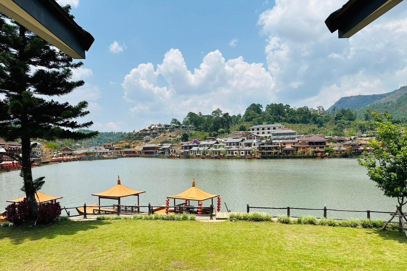 top 15+ ที่พักบ้านรักไทย แม่ฮ่องสอน สัมผัสธรรมชาติ ท่ามกลางไร่ชาและสายหมอก