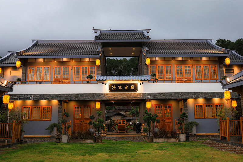 top 15+ ที่พักบ้านรักไทย แม่ฮ่องสอน สัมผัสธรรมชาติ ท่ามกลางไร่ชาและสายหมอก