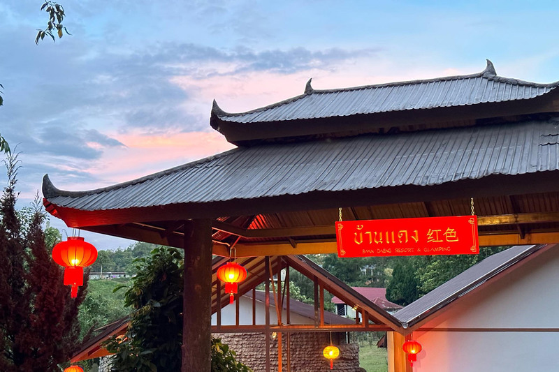 top 15+ ที่พักบ้านรักไทย แม่ฮ่องสอน สัมผัสธรรมชาติ ท่ามกลางไร่ชาและสายหมอก