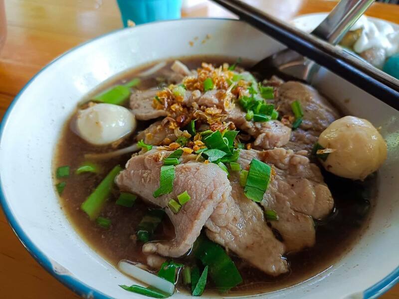 รวม 12 ร้านก๋วยเตี๋ยว สระบุรี น้ำซุปเด็ด เส้นนุ่ม เครื่องแน่น พิกัดอร่อยที่สายกินต้องแวะ!
