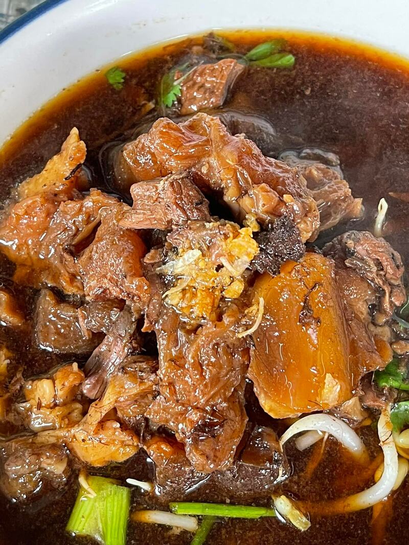 รวม 12 ร้านก๋วยเตี๋ยว สระบุรี น้ำซุปเด็ด เส้นนุ่ม เครื่องแน่น พิกัดอร่อยที่สายกินต้องแวะ!
