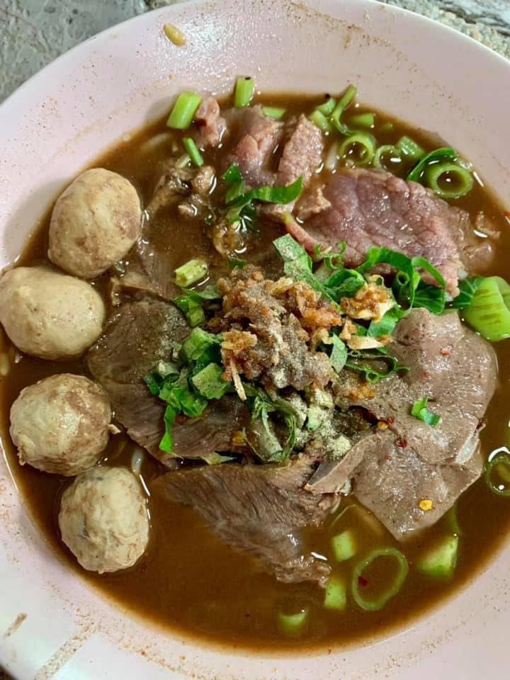 รวม 12 ร้านก๋วยเตี๋ยว สระบุรี น้ำซุปเด็ด เส้นนุ่ม เครื่องแน่น พิกัดอร่อยที่สายกินต้องแวะ!