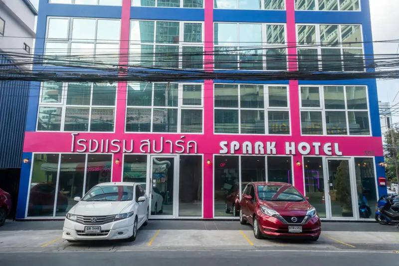 1. SPARK HOTEL, 2. วินด์แฮม แบงค็อก ศูนย์สิริกิติ์ เรสซิเดนซ์, 3. Seekers Finders Rama IV Hotel, 4. โมเดน่า บาย เฟรเซอร์ กรุงเทพฯ, 5. The Fig Lobby, 6. The Davis Bangkok Hotel, 7. Like Sukhumvit 22, 8. Sleepbox Sukhumvit 22, 9. Valia Hotel Bangkok, 10. Aspira Parc Sukhumvit 22, Top 10+ โรงแรมใกล้ MRT ศูนย์สิริกิตฯ ราคาถูก มีที่จอดรถ