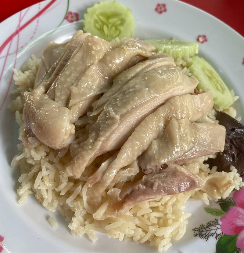 top 8+ ร้านข้าวมันไก่จานใหญ่ให้เยอะ เนื้อไก่ชิ้นโตไก่นิ่มฟินเว่อร์