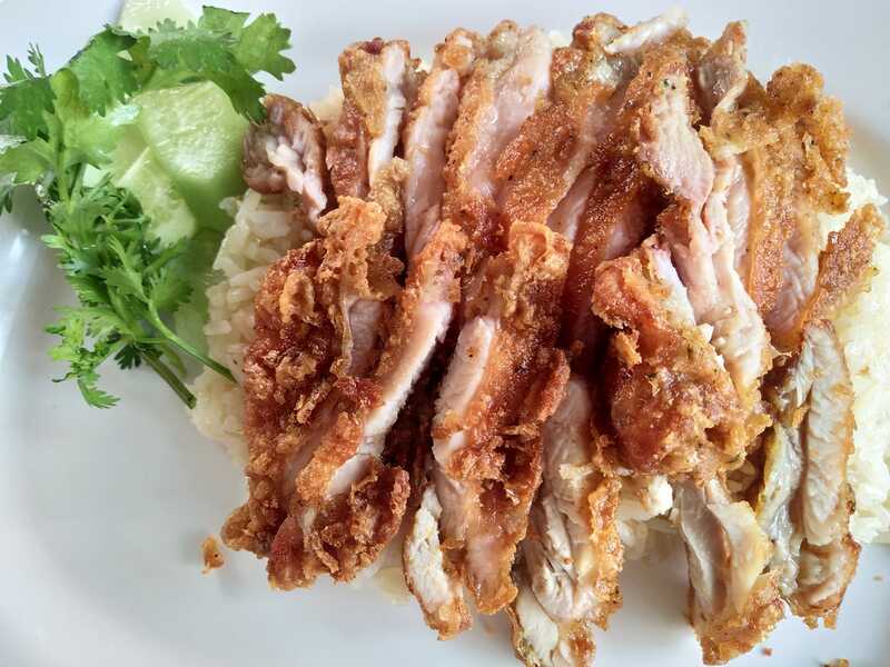 top 8+ ร้านข้าวมันไก่จานใหญ่ให้เยอะ เนื้อไก่ชิ้นโตไก่นิ่มฟินเว่อร์