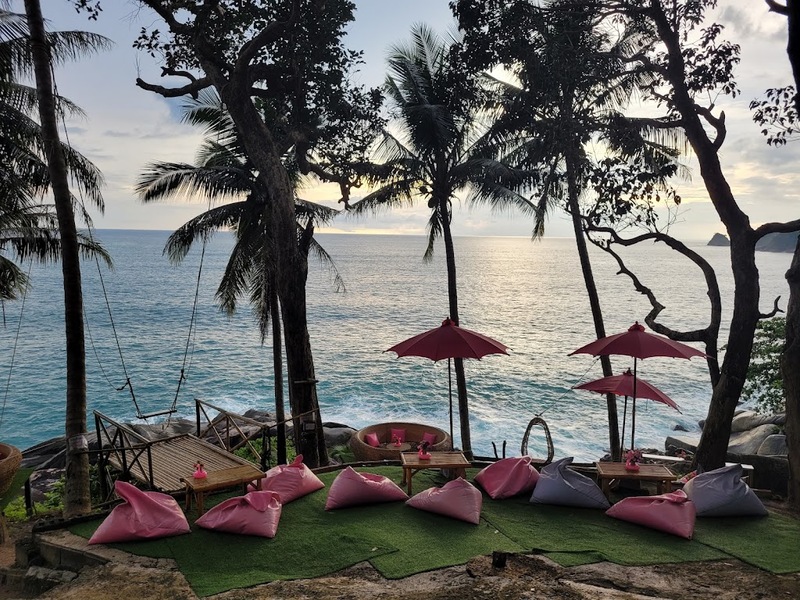 Top 25+ คาเฟ่ภูเก็ต [กรกฎาคม 2024] ชิมอาหารรสเด็ด ดื่มกาแฟดี ท่ามกลางบรรยากาศสุดชิลล์บนเกาะ