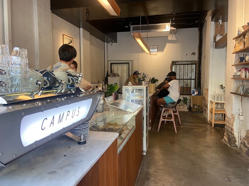 [hkolu8ik, ban leng coffee, bangjiam backyard cafe, bix cafe, cafe phuket, campus coffee roaster, cheevit cheeva, coming home cafe, coming home cafe & seascape, cozy cafe phuket, day & night of phuket, hohiho phuket, hohiho restaurant & cafe phuket, hommori, hosay bowl, hosay bowl phuket town, jule cafe, jule coffee co, lay cafe phuket, ma doo bua cafe, phuket view point cafe, pink cafe phuket, refresh cafe, roôf pudding & cafe, samutr bar, sea clam cafe & bistro, smile bar, smile restaurant, starbucks arinara, tarzan seaside cafe, the beach by starbucks, the cozy cafe phuket, the ruby sea cafe, tree monkeys restaurant, waylany kids cafe, คาเฟ่ สี, คาเฟ่ ใกล้ฉัน, คาเฟ่จังหวัดภูเก็ต, คาเฟ่ต้นไม้, คาเฟ่ภูเก็ต, คาเฟ่ภูเก็ต 2023, คาเฟ่ภูเก็ต 2566, คาเฟ่ริมทะเลภูเก็ต, คาเฟ่ลับภูเก็ต, คาเฟ่เปิดใหม่, คาเฟ่เปิดใหม่ภูเก็ต, คาเฟ่ใกล้ฉัน, คาเฟ่ในภูเก็ต, คาเฟ่ในภูเก็ต 2023, คาเฟ่ในภูเก็ต 2566, ชีวิตชีวา คาเฟ่, ทรีมังกี้ส์, บ้านสีครามคาเฟ่, บ้านเลงคาเฟ่, ภูเก็ต, มาดูบัว คาเฟ่, ย่านเมืองเก่าภูเก็ต, สตาร์บัคริมทะเล, สมุทรบาร์, โฮมโมริ, top 25+ คาเฟ่ภูเก็ต [กรกฎาคม 2024] ชิมอาหารรสเด็ด ดื่มกาแฟดี ท่ามกลางบรรยากาศสุดชิลล์บนเกาะ