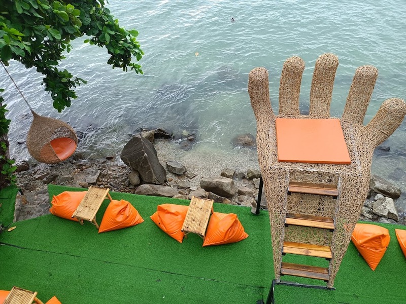 [hkolu8ik, ban leng coffee, bangjiam backyard cafe, bix cafe, cafe phuket, campus coffee roaster, cheevit cheeva, coming home cafe, coming home cafe & seascape, cozy cafe phuket, day & night of phuket, hohiho phuket, hohiho restaurant & cafe phuket, hommori, hosay bowl, hosay bowl phuket town, jule cafe, jule coffee co, lay cafe phuket, ma doo bua cafe, phuket view point cafe, pink cafe phuket, refresh cafe, roôf pudding & cafe, samutr bar, sea clam cafe & bistro, smile bar, smile restaurant, starbucks arinara, tarzan seaside cafe, the beach by starbucks, the cozy cafe phuket, the ruby sea cafe, tree monkeys restaurant, waylany kids cafe, คาเฟ่ สี, คาเฟ่ ใกล้ฉัน, คาเฟ่จังหวัดภูเก็ต, คาเฟ่ต้นไม้, คาเฟ่ภูเก็ต, คาเฟ่ภูเก็ต 2023, คาเฟ่ภูเก็ต 2566, คาเฟ่ริมทะเลภูเก็ต, คาเฟ่ลับภูเก็ต, คาเฟ่เปิดใหม่, คาเฟ่เปิดใหม่ภูเก็ต, คาเฟ่ใกล้ฉัน, คาเฟ่ในภูเก็ต, คาเฟ่ในภูเก็ต 2023, คาเฟ่ในภูเก็ต 2566, ชีวิตชีวา คาเฟ่, ทรีมังกี้ส์, บ้านสีครามคาเฟ่, บ้านเลงคาเฟ่, ภูเก็ต, มาดูบัว คาเฟ่, ย่านเมืองเก่าภูเก็ต, สตาร์บัคริมทะเล, สมุทรบาร์, โฮมโมริ, top 25+ คาเฟ่ภูเก็ต [กรกฎาคม 2024] ชิมอาหารรสเด็ด ดื่มกาแฟดี ท่ามกลางบรรยากาศสุดชิลล์บนเกาะ