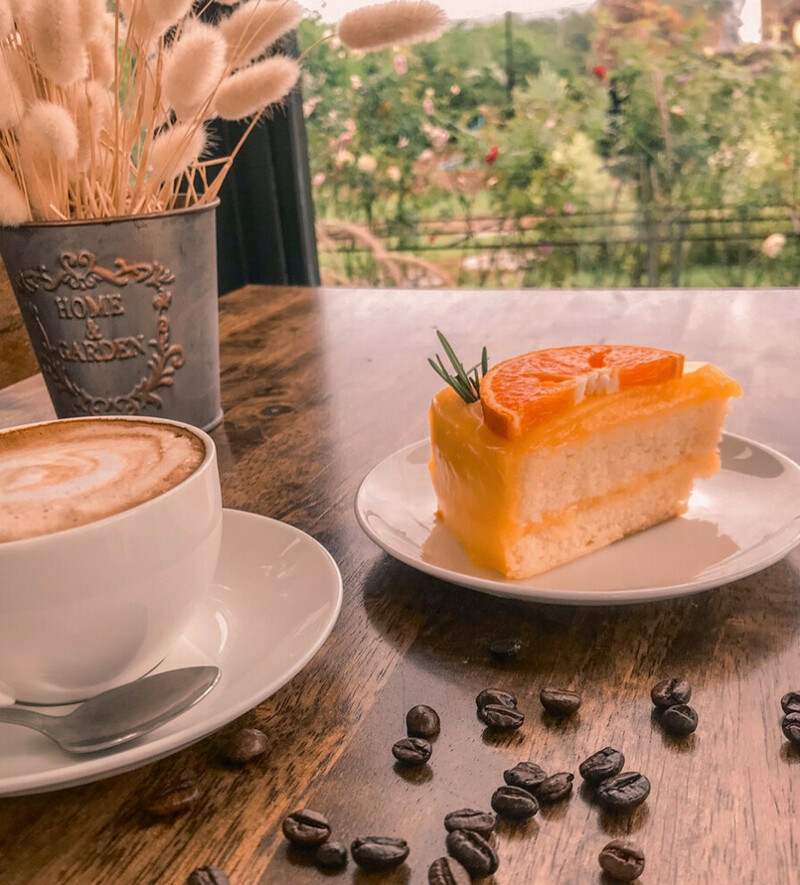 1. กว้างคูณยาวคาเฟ่, 2. เดอะ สับปะโรส คาเฟ่ (The Sapparose Cafe&rsquo;), 3. รู้สึกดี (Roo Seuk Dee cafe &amp; studio), 4. กินดีอยู่ดีคาเฟ่ Kindee Yudee cafe, 5. ฮิมนา คาเฟ่, 6. White Malt Dessert Cafe, Top 6+ คาเฟ่บึงกาฬ 2567 คาเฟ่เปิดใหม่ ริมน้ำโขง บรรยากาศดีมาก