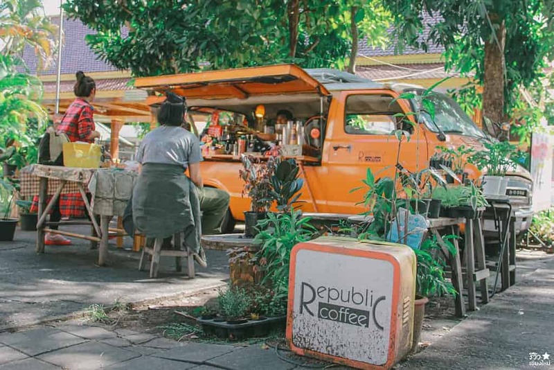 republic coffee, กาแฟรถส้ม, กาแฟเชียงใหม่, กาแฟในวัด, คาเฟ่มินิมอลเชียงใหม่, วัดศรีเกิด, เที่ยวคาเฟ่เชียงใหม่, republic coffee กาแฟรถส้มสุดชิค ในวัดศรีเกิด แวะจิบกาแฟแบบสโลว์ไลฟ์