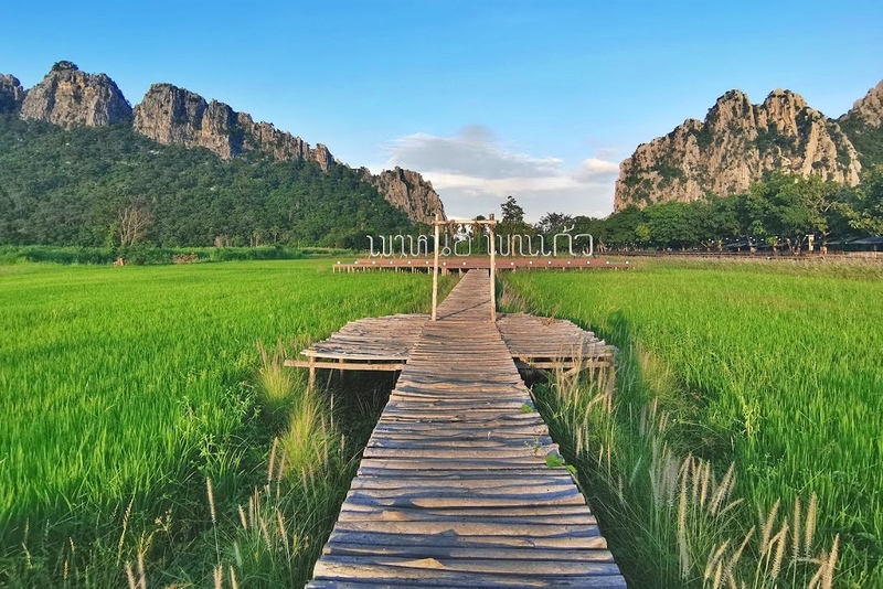 ตลาดชุมแสง, ตลาดเก่าร้อยปีชุมแสง, ที่เที่ยวนครสวรรค์, ที่เที่ยวนครสวรรค์ 2021, ที่เที่ยวนครสวรรค์ 2022, ที่เที่ยวนครสวรรค์ 2564, ที่เที่ยวนครสวรรค์ 2565, นครสวรรค์, บึงบอระเพ็ด, พระจุฬามณีเจดีย์, พาสาน, วัดป่าสิริวัฒนวิสุทธิ์, วัดศรีอุทุมพร, ศาลเจ้าพ่อนาคราช, หอชมเมืองนครสวรรค์, อุทยานสวรรค์, เขาหน่อ, เที่ยวนครสวรรค์, top 10+ ที่เที่ยว นครสวรรค์ 2024 เที่ยวปากน้ำโพ ไหว้เจ้าพ่อ เดินเล่นริมบึง