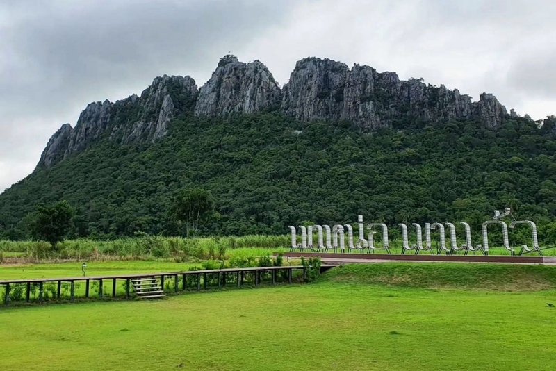 ตลาดชุมแสง, ตลาดเก่าร้อยปีชุมแสง, ที่เที่ยวนครสวรรค์, ที่เที่ยวนครสวรรค์ 2021, ที่เที่ยวนครสวรรค์ 2022, ที่เที่ยวนครสวรรค์ 2564, ที่เที่ยวนครสวรรค์ 2565, นครสวรรค์, บึงบอระเพ็ด, พระจุฬามณีเจดีย์, พาสาน, วัดป่าสิริวัฒนวิสุทธิ์, วัดศรีอุทุมพร, ศาลเจ้าพ่อนาคราช, หอชมเมืองนครสวรรค์, อุทยานสวรรค์, เขาหน่อ, เที่ยวนครสวรรค์, top 10+ ที่เที่ยว นครสวรรค์ 2024 เที่ยวปากน้ำโพ ไหว้เจ้าพ่อ เดินเล่นริมบึง