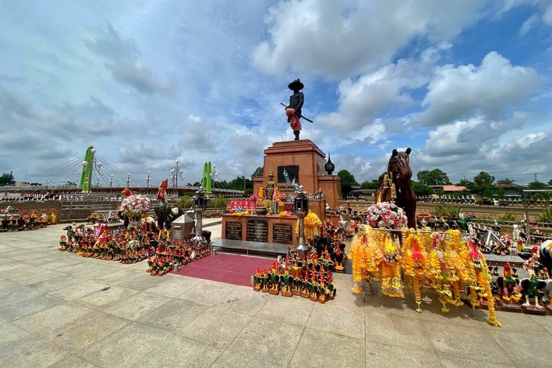 ตลาดชุมแสง, ตลาดเก่าร้อยปีชุมแสง, ที่เที่ยวนครสวรรค์, ที่เที่ยวนครสวรรค์ 2021, ที่เที่ยวนครสวรรค์ 2022, ที่เที่ยวนครสวรรค์ 2564, ที่เที่ยวนครสวรรค์ 2565, นครสวรรค์, บึงบอระเพ็ด, พระจุฬามณีเจดีย์, พาสาน, วัดป่าสิริวัฒนวิสุทธิ์, วัดศรีอุทุมพร, ศาลเจ้าพ่อนาคราช, หอชมเมืองนครสวรรค์, อุทยานสวรรค์, เขาหน่อ, เที่ยวนครสวรรค์, top 10+ ที่เที่ยว นครสวรรค์ 2024 เที่ยวปากน้ำโพ ไหว้เจ้าพ่อ เดินเล่นริมบึง