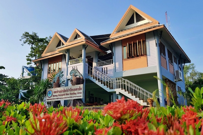 ตลาดชุมแสง, ตลาดเก่าร้อยปีชุมแสง, ที่เที่ยวนครสวรรค์, ที่เที่ยวนครสวรรค์ 2021, ที่เที่ยวนครสวรรค์ 2022, ที่เที่ยวนครสวรรค์ 2564, ที่เที่ยวนครสวรรค์ 2565, นครสวรรค์, บึงบอระเพ็ด, พระจุฬามณีเจดีย์, พาสาน, วัดป่าสิริวัฒนวิสุทธิ์, วัดศรีอุทุมพร, ศาลเจ้าพ่อนาคราช, หอชมเมืองนครสวรรค์, อุทยานสวรรค์, เขาหน่อ, เที่ยวนครสวรรค์, top 10+ ที่เที่ยว นครสวรรค์ 2024 เที่ยวปากน้ำโพ ไหว้เจ้าพ่อ เดินเล่นริมบึง