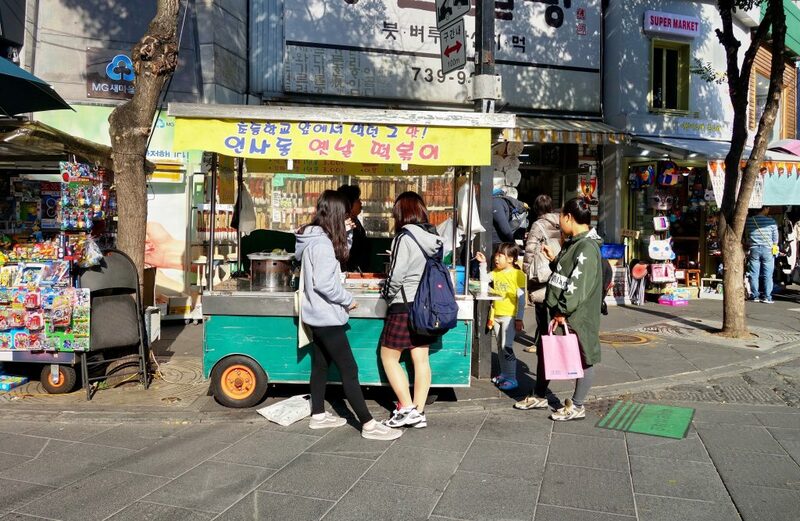 bukchon hanok village, cheonggyecheon stream, gangnam, gangnam style, haeundae beach, hongdae, hongik university, insadong, jagalchi, jagalchi fish market, korean streetfood, korean walking street, myeongdong, samcheongdong-gil road, seomyeon, waiking street, กรุงโซล, กังนัม, ขนมพื้นเมือง, คลองชองกเยชอน, ช้อปปิ้งเกาหลี 2024, ชายหาดแฮอุนแด, ซอมยอน, ตลาดปลาจากัลซี, ถนนคนเดินเกาหลี, ถนนซัมดองกิล, ถนนศิลปะ, ถนนเก่าอินซาดง, ปูซาน, สินค้าไฮเอนด์, หมู่บ้านบุกชอนฮันอก, อาหารทะเล, อินซาดง, ฮงแด, เต้นโคฟเวอร์, เทศกาลโคมไฟ, เที่ยวเกาหลี 2024, เที่ยวเกาหลี 2567, เที่ยวเกาหลีด้วยตัวเอง, เมียงดง, แบรนด์เนมเกาหลี, แฟนชั่นเกาหลี, แหล่งช็อปปิ้งเกาหลี, top 10+ ถนนคนเดินในเกาหลี 2024 แหล่งช็อปปิ้งเกาหลี แฟชั่นจัดเต็ม และงานศิลปะที่ไม่เหมือนใคร