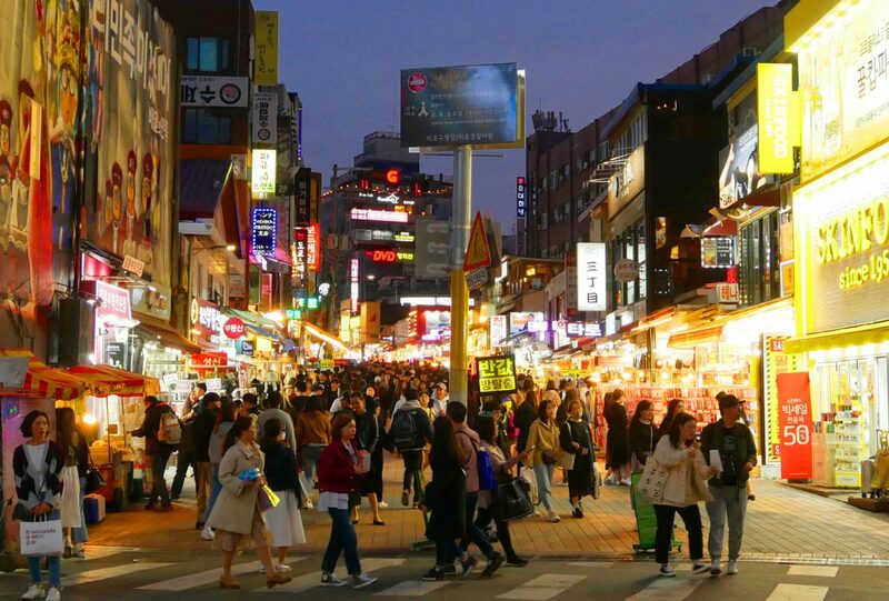 bukchon hanok village, cheonggyecheon stream, gangnam, gangnam style, haeundae beach, hongdae, hongik university, insadong, jagalchi, jagalchi fish market, korean streetfood, korean walking street, myeongdong, samcheongdong-gil road, seomyeon, waiking street, กรุงโซล, กังนัม, ขนมพื้นเมือง, คลองชองกเยชอน, ช้อปปิ้งเกาหลี 2024, ชายหาดแฮอุนแด, ซอมยอน, ตลาดปลาจากัลซี, ถนนคนเดินเกาหลี, ถนนซัมดองกิล, ถนนศิลปะ, ถนนเก่าอินซาดง, ปูซาน, สินค้าไฮเอนด์, หมู่บ้านบุกชอนฮันอก, อาหารทะเล, อินซาดง, ฮงแด, เต้นโคฟเวอร์, เทศกาลโคมไฟ, เที่ยวเกาหลี 2024, เที่ยวเกาหลี 2567, เที่ยวเกาหลีด้วยตัวเอง, เมียงดง, แบรนด์เนมเกาหลี, แฟนชั่นเกาหลี, แหล่งช็อปปิ้งเกาหลี, top 10+ ถนนคนเดินในเกาหลี 2024 แหล่งช็อปปิ้งเกาหลี แฟชั่นจัดเต็ม และงานศิลปะที่ไม่เหมือนใคร