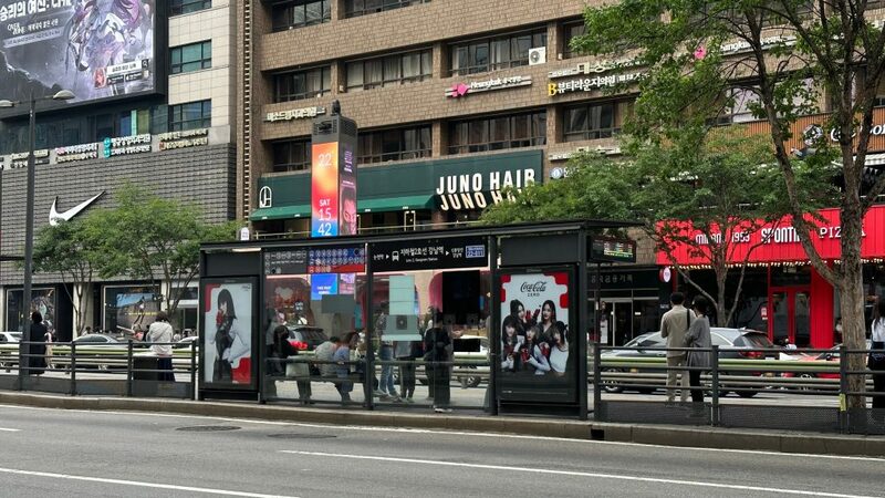 bukchon hanok village, cheonggyecheon stream, gangnam, gangnam style, haeundae beach, hongdae, hongik university, insadong, jagalchi, jagalchi fish market, korean streetfood, korean walking street, myeongdong, samcheongdong-gil road, seomyeon, waiking street, กรุงโซล, กังนัม, ขนมพื้นเมือง, คลองชองกเยชอน, ช้อปปิ้งเกาหลี 2024, ชายหาดแฮอุนแด, ซอมยอน, ตลาดปลาจากัลซี, ถนนคนเดินเกาหลี, ถนนซัมดองกิล, ถนนศิลปะ, ถนนเก่าอินซาดง, ปูซาน, สินค้าไฮเอนด์, หมู่บ้านบุกชอนฮันอก, อาหารทะเล, อินซาดง, ฮงแด, เต้นโคฟเวอร์, เทศกาลโคมไฟ, เที่ยวเกาหลี 2024, เที่ยวเกาหลี 2567, เที่ยวเกาหลีด้วยตัวเอง, เมียงดง, แบรนด์เนมเกาหลี, แฟนชั่นเกาหลี, แหล่งช็อปปิ้งเกาหลี, top 10+ ถนนคนเดินในเกาหลี 2024 แหล่งช็อปปิ้งเกาหลี แฟชั่นจัดเต็ม และงานศิลปะที่ไม่เหมือนใคร