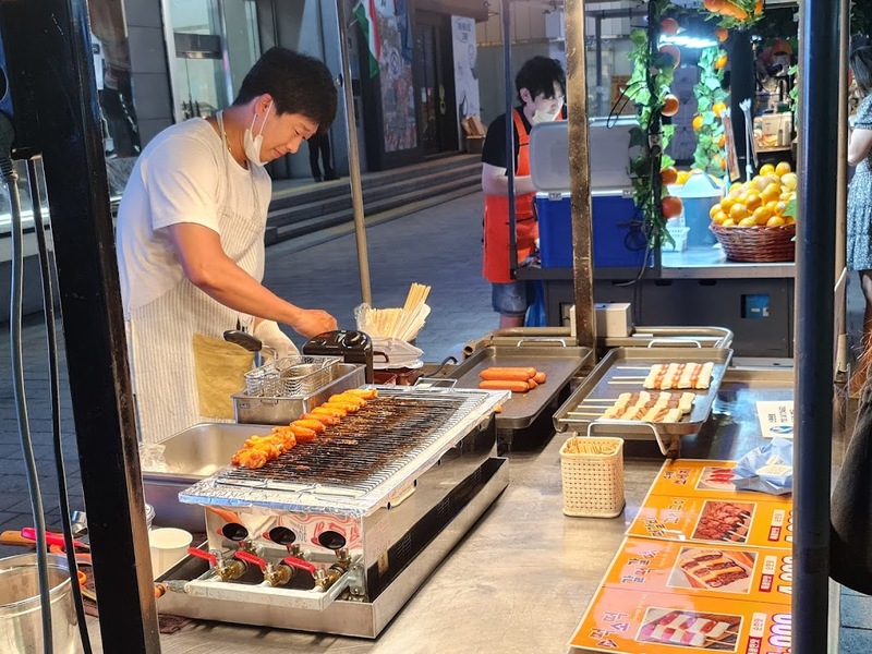 bukchon hanok village, cheonggyecheon stream, gangnam, gangnam style, haeundae beach, hongdae, hongik university, insadong, jagalchi, jagalchi fish market, korean streetfood, korean walking street, myeongdong, samcheongdong-gil road, seomyeon, waiking street, กรุงโซล, กังนัม, ขนมพื้นเมือง, คลองชองกเยชอน, ช้อปปิ้งเกาหลี 2024, ชายหาดแฮอุนแด, ซอมยอน, ตลาดปลาจากัลซี, ถนนคนเดินเกาหลี, ถนนซัมดองกิล, ถนนศิลปะ, ถนนเก่าอินซาดง, ปูซาน, สินค้าไฮเอนด์, หมู่บ้านบุกชอนฮันอก, อาหารทะเล, อินซาดง, ฮงแด, เต้นโคฟเวอร์, เทศกาลโคมไฟ, เที่ยวเกาหลี 2024, เที่ยวเกาหลี 2567, เที่ยวเกาหลีด้วยตัวเอง, เมียงดง, แบรนด์เนมเกาหลี, แฟนชั่นเกาหลี, แหล่งช็อปปิ้งเกาหลี, top 10+ ถนนคนเดินในเกาหลี 2024 แหล่งช็อปปิ้งเกาหลี แฟชั่นจัดเต็ม และงานศิลปะที่ไม่เหมือนใคร