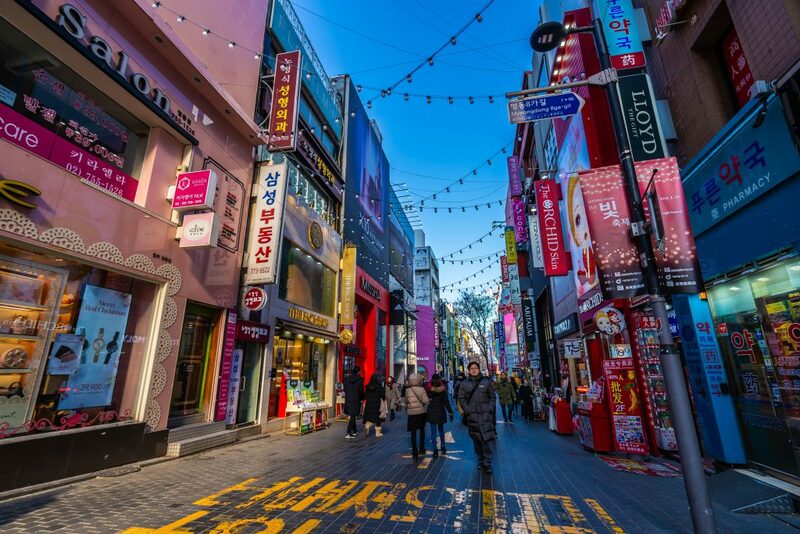 bukchon hanok village, cheonggyecheon stream, gangnam, gangnam style, haeundae beach, hongdae, hongik university, insadong, jagalchi, jagalchi fish market, korean streetfood, korean walking street, myeongdong, samcheongdong-gil road, seomyeon, waiking street, กรุงโซล, กังนัม, ขนมพื้นเมือง, คลองชองกเยชอน, ช้อปปิ้งเกาหลี 2024, ชายหาดแฮอุนแด, ซอมยอน, ตลาดปลาจากัลซี, ถนนคนเดินเกาหลี, ถนนซัมดองกิล, ถนนศิลปะ, ถนนเก่าอินซาดง, ปูซาน, สินค้าไฮเอนด์, หมู่บ้านบุกชอนฮันอก, อาหารทะเล, อินซาดง, ฮงแด, เต้นโคฟเวอร์, เทศกาลโคมไฟ, เที่ยวเกาหลี 2024, เที่ยวเกาหลี 2567, เที่ยวเกาหลีด้วยตัวเอง, เมียงดง, แบรนด์เนมเกาหลี, แฟนชั่นเกาหลี, แหล่งช็อปปิ้งเกาหลี, top 10+ ถนนคนเดินในเกาหลี 2024 แหล่งช็อปปิ้งเกาหลี แฟชั่นจัดเต็ม และงานศิลปะที่ไม่เหมือนใคร