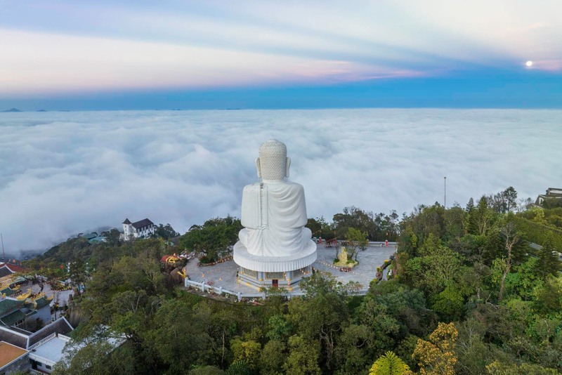 alpine coaster, ba na hill cable car, banahills, beer plaza, debay wine cellar, fantasy park, flying eyes theatre, french village, golden bridge, le jardin d'amour, linh phong zen monastery, linh ung pagoda, luna castle, mercure danang, mercure danang french village bana hills, saint denis, sun world, sun world ba na hills, tower drop, กระเช้าลอยฟ้า, กระเช้าเวียดนาม, ดานังเวียดนาม, ที่เที่ยวเวียดนาม 2023, บานาฮิลล์, บานาฮิลล์ 2024, บานาฮิลล์ 2567, ปราสาทจันทรา, พระพุทธรูปใหญ่, พระใหญ่บานาฮิลล์, รถไฟเหาะ, ร้านไวน์บานาฮิลล์, วัดหลินฟองเซ็น, สวนดอกไม้, สวนดอกไม้แห่งความรัก, สวนสนุก, สวนสนุกบานาฮิลล์, สะพานมือ, สะพานมือยักษ์, หมู่บ้านฝรั่งเศส, หอคอย9ชั้น, อาหารบุฟเฟ่ต์, เที่ยวดานัง, เที่ยวเวียดนาม, เมอร์เคียว ดานัง, เมืองฝรั่งเศส, ้เวียดนาม2023, โบสถ์เซนต์ เดนิส, โรงบ่มไวน์ดีเบย์, โรงแรมเมอร์เคียว ดานัง เฟรนช์ วิลเลจ บานา ฮิลส์, โรงไวน์, เที่ยวบานาฮิลล์ ยกยุโรปมาไว้เวียดนาม ขึ้นกระเช้าลอยฟ้าผ่านหมอก ไม่พลาดแลนด์มาร์คดัง