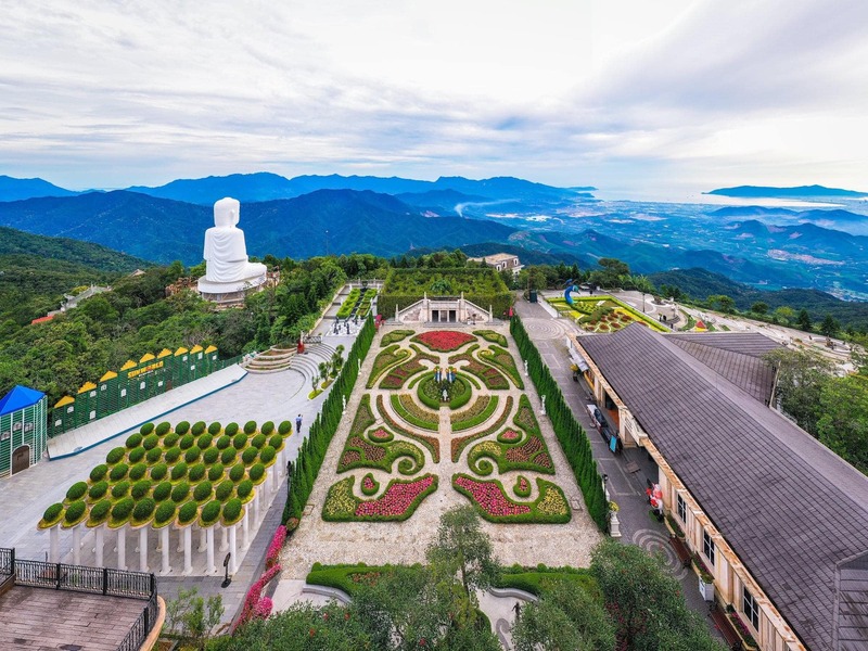 alpine coaster, ba na hill cable car, banahills, beer plaza, debay wine cellar, fantasy park, flying eyes theatre, french village, golden bridge, le jardin d'amour, linh phong zen monastery, linh ung pagoda, luna castle, mercure danang, mercure danang french village bana hills, saint denis, sun world, sun world ba na hills, tower drop, กระเช้าลอยฟ้า, กระเช้าเวียดนาม, ดานังเวียดนาม, ที่เที่ยวเวียดนาม 2023, บานาฮิลล์, บานาฮิลล์ 2024, บานาฮิลล์ 2567, ปราสาทจันทรา, พระพุทธรูปใหญ่, พระใหญ่บานาฮิลล์, รถไฟเหาะ, ร้านไวน์บานาฮิลล์, วัดหลินฟองเซ็น, สวนดอกไม้, สวนดอกไม้แห่งความรัก, สวนสนุก, สวนสนุกบานาฮิลล์, สะพานมือ, สะพานมือยักษ์, หมู่บ้านฝรั่งเศส, หอคอย9ชั้น, อาหารบุฟเฟ่ต์, เที่ยวดานัง, เที่ยวเวียดนาม, เมอร์เคียว ดานัง, เมืองฝรั่งเศส, ้เวียดนาม2023, โบสถ์เซนต์ เดนิส, โรงบ่มไวน์ดีเบย์, โรงแรมเมอร์เคียว ดานัง เฟรนช์ วิลเลจ บานา ฮิลส์, โรงไวน์, เที่ยวบานาฮิลล์ ยกยุโรปมาไว้เวียดนาม ขึ้นกระเช้าลอยฟ้าผ่านหมอก ไม่พลาดแลนด์มาร์คดัง