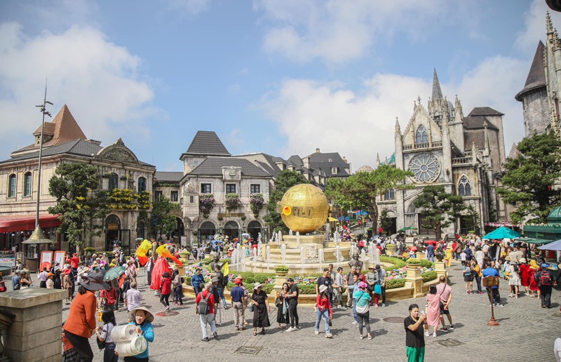 alpine coaster, ba na hill cable car, banahills, beer plaza, debay wine cellar, fantasy park, flying eyes theatre, french village, golden bridge, le jardin d'amour, linh phong zen monastery, linh ung pagoda, luna castle, mercure danang, mercure danang french village bana hills, saint denis, sun world, sun world ba na hills, tower drop, กระเช้าลอยฟ้า, กระเช้าเวียดนาม, ดานังเวียดนาม, ที่เที่ยวเวียดนาม 2023, บานาฮิลล์, บานาฮิลล์ 2024, บานาฮิลล์ 2567, ปราสาทจันทรา, พระพุทธรูปใหญ่, พระใหญ่บานาฮิลล์, รถไฟเหาะ, ร้านไวน์บานาฮิลล์, วัดหลินฟองเซ็น, สวนดอกไม้, สวนดอกไม้แห่งความรัก, สวนสนุก, สวนสนุกบานาฮิลล์, สะพานมือ, สะพานมือยักษ์, หมู่บ้านฝรั่งเศส, หอคอย9ชั้น, อาหารบุฟเฟ่ต์, เที่ยวดานัง, เที่ยวเวียดนาม, เมอร์เคียว ดานัง, เมืองฝรั่งเศส, ้เวียดนาม2023, โบสถ์เซนต์ เดนิส, โรงบ่มไวน์ดีเบย์, โรงแรมเมอร์เคียว ดานัง เฟรนช์ วิลเลจ บานา ฮิลส์, โรงไวน์, เที่ยวบานาฮิลล์ ยกยุโรปมาไว้เวียดนาม ขึ้นกระเช้าลอยฟ้าผ่านหมอก ไม่พลาดแลนด์มาร์คดัง
