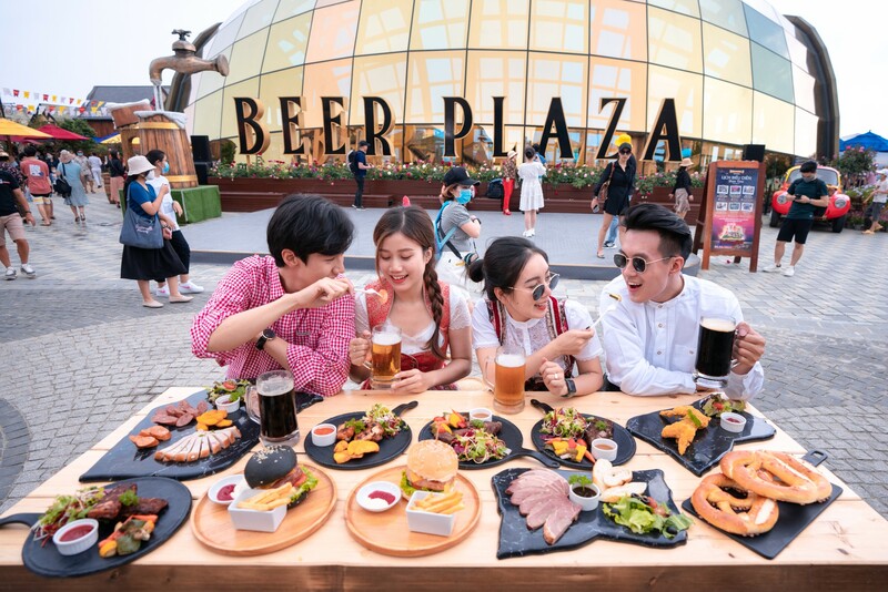 alpine coaster, ba na hill cable car, banahills, beer plaza, debay wine cellar, fantasy park, flying eyes theatre, french village, golden bridge, le jardin d'amour, linh phong zen monastery, linh ung pagoda, luna castle, mercure danang, mercure danang french village bana hills, saint denis, sun world, sun world ba na hills, tower drop, กระเช้าลอยฟ้า, กระเช้าเวียดนาม, ดานังเวียดนาม, ที่เที่ยวเวียดนาม 2023, บานาฮิลล์, บานาฮิลล์ 2024, บานาฮิลล์ 2567, ปราสาทจันทรา, พระพุทธรูปใหญ่, พระใหญ่บานาฮิลล์, รถไฟเหาะ, ร้านไวน์บานาฮิลล์, วัดหลินฟองเซ็น, สวนดอกไม้, สวนดอกไม้แห่งความรัก, สวนสนุก, สวนสนุกบานาฮิลล์, สะพานมือ, สะพานมือยักษ์, หมู่บ้านฝรั่งเศส, หอคอย9ชั้น, อาหารบุฟเฟ่ต์, เที่ยวดานัง, เที่ยวเวียดนาม, เมอร์เคียว ดานัง, เมืองฝรั่งเศส, ้เวียดนาม2023, โบสถ์เซนต์ เดนิส, โรงบ่มไวน์ดีเบย์, โรงแรมเมอร์เคียว ดานัง เฟรนช์ วิลเลจ บานา ฮิลส์, โรงไวน์, เที่ยวบานาฮิลล์ ยกยุโรปมาไว้เวียดนาม ขึ้นกระเช้าลอยฟ้าผ่านหมอก ไม่พลาดแลนด์มาร์คดัง
