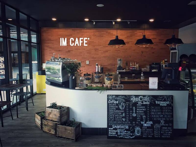 top 6+ ร้านคาเฟ่โทนสีดำสุดคูล พร้อมมุมน่านั่ง น่าถ่ายรูป อีกแหล่งเช็คอินใหม่ที่ไม่ควรพลาด!!!, Sheep in the City, The Black Forest, 29nov.coffee by Saiparn, IM Cafe', Yellow Submarine Coffee Tank, Kurious Cafe