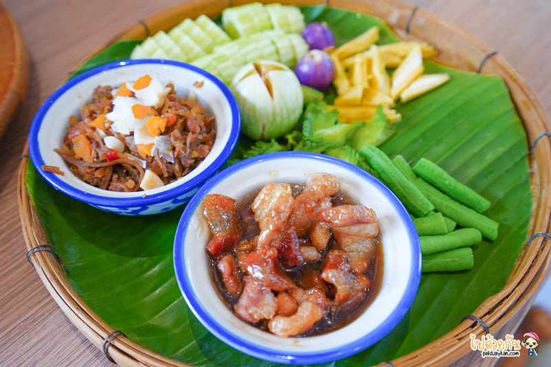 ร้านอาหารชลบุรี, ชริม by kamolchanok, ร้านอาหารพนัสนิคม, คาเฟ่พนัสนิคม, shirm by kamonchanok, ชริม by kamolchanok คาเฟ่อาหารไทยสุดเก๋ โทนน้ำตาล