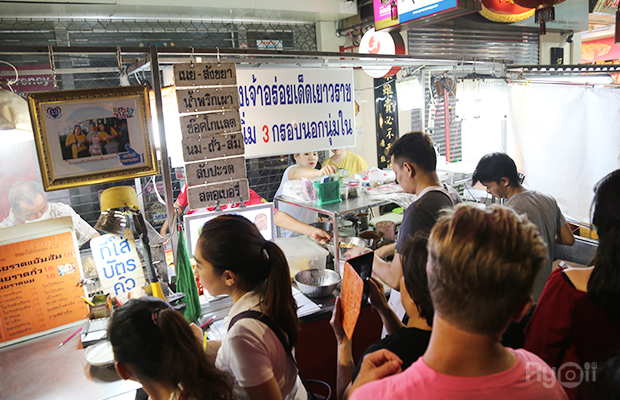 ร้านอร่อยเยาวราช : 37 ร้านอาหารย่านถนนเยาวราชยามค่ำคืน อร่อยเลิศเชิดมังกร