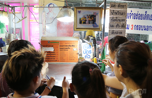 ร้านอร่อยเยาวราช : 37 ร้านอาหารย่านถนนเยาวราชยามค่ำคืน อร่อยเลิศเชิดมังกร