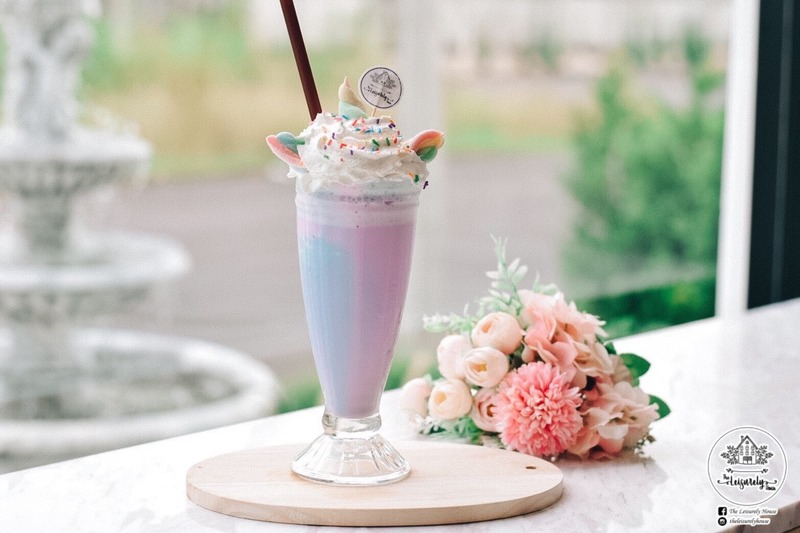 รวม 10 คาเฟ่บรรยากาศดีมีที่จอดรถ พิกัดเด็ดที่สายคาเฟ่ห้ามพลาด!