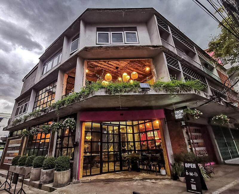 รวม 10 คาเฟ่บรรยากาศดีมีที่จอดรถ พิกัดเด็ดที่สายคาเฟ่ห้ามพลาด!