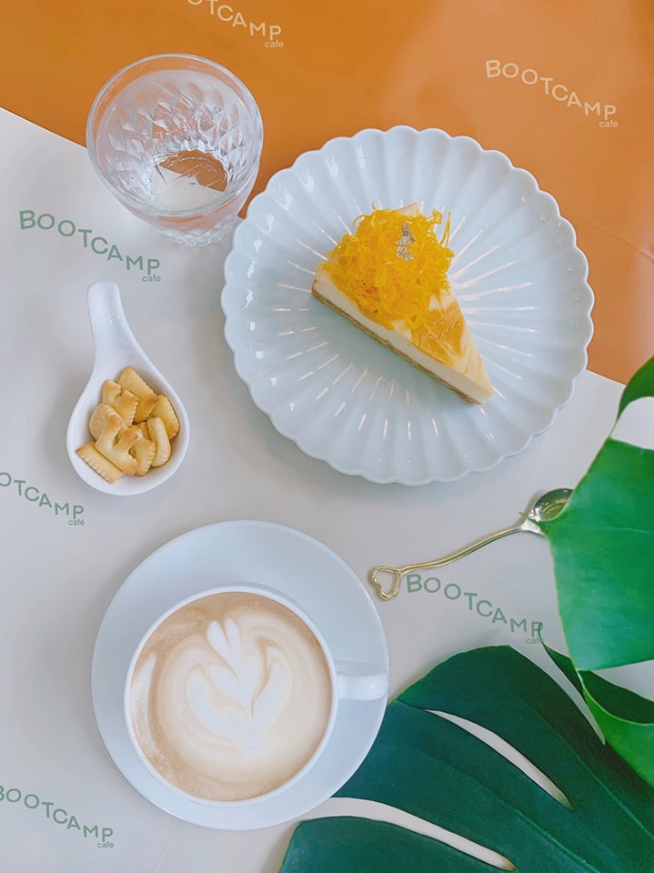รวม 10 คาเฟ่บรรยากาศดีมีที่จอดรถ พิกัดเด็ดที่สายคาเฟ่ห้ามพลาด!