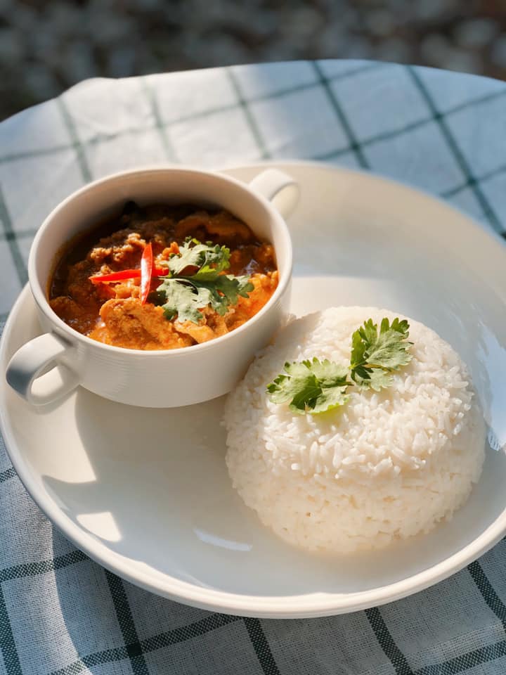 รวม 10 คาเฟ่บรรยากาศดีมีที่จอดรถ พิกัดเด็ดที่สายคาเฟ่ห้ามพลาด!
