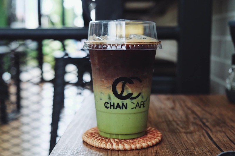 รวม 10 คาเฟ่จันทบุรี คาเฟ่บรรยากาศดีน่าถ่ายรูป พร้อมเสิร์ฟเมนูเด็ดทั้งเบเกอรี่และกาแฟ!